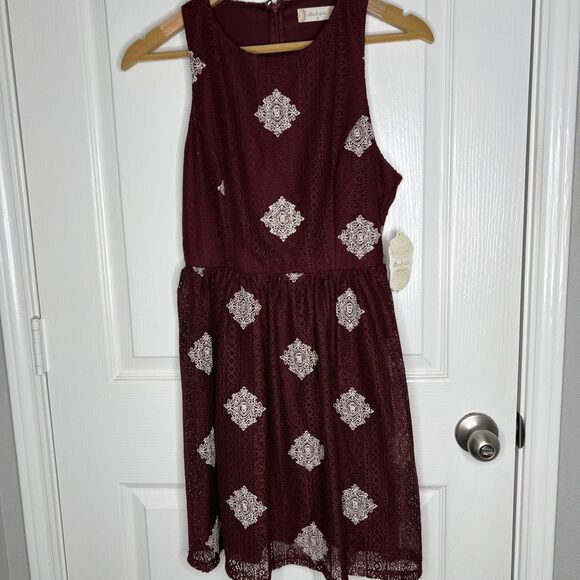 Altar’d State NWT Fit Flare Dress Small Burgundy Medallion Lace Sleeveless - Picture 1 of 9